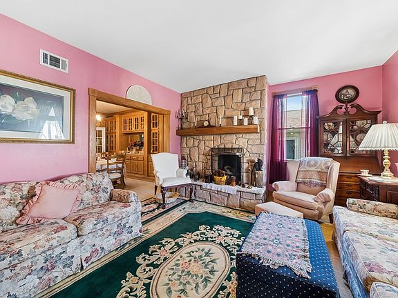 5th image of 320 Walnut St