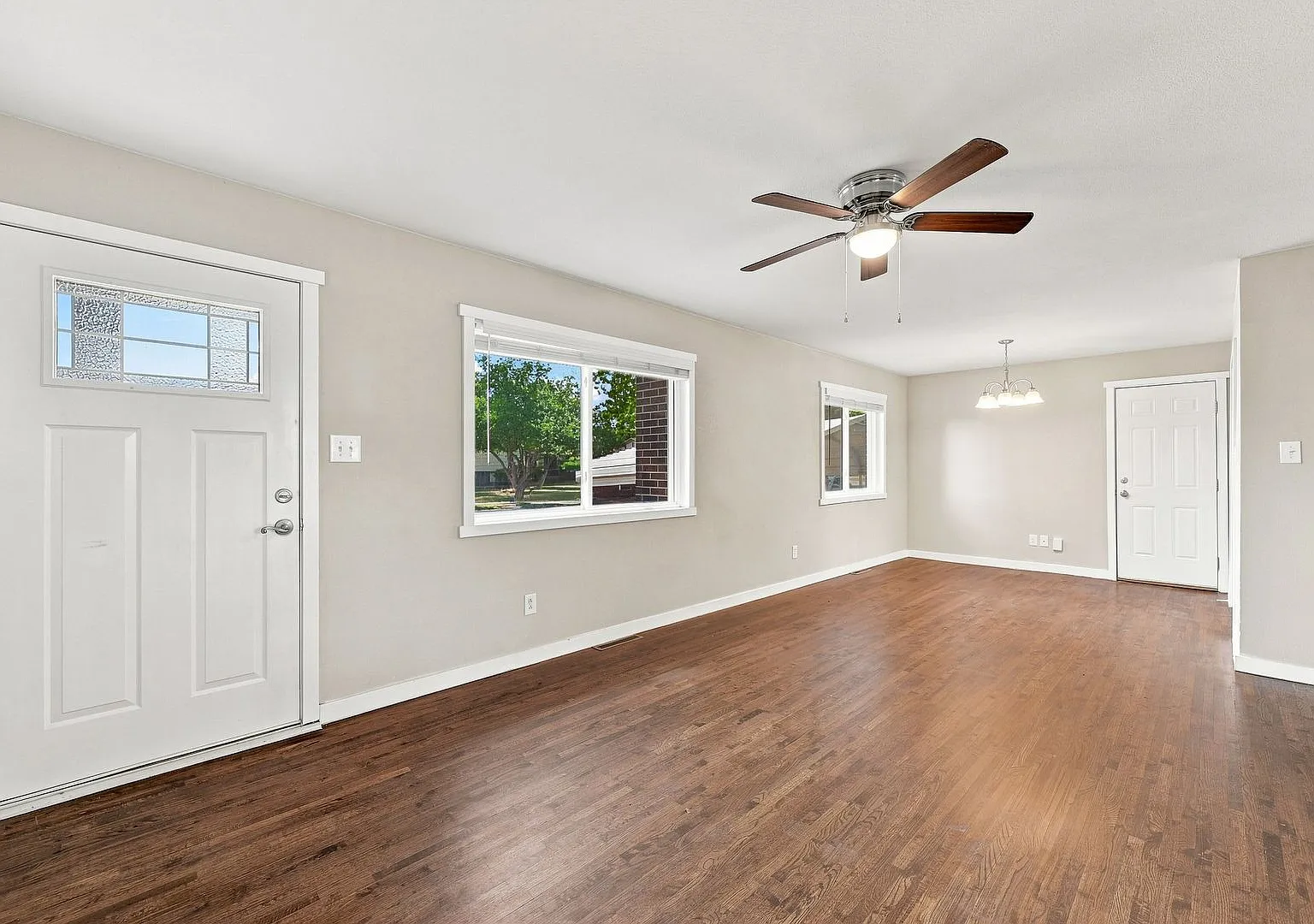 Updated 4bed 3bath with huge yard and garage + carport! — Photo 4