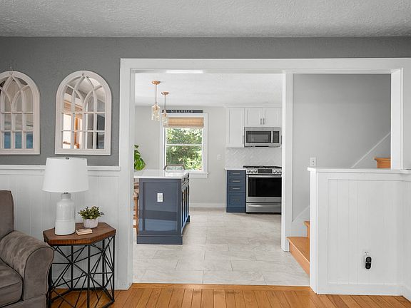 5th image of 893 Osterville Rd