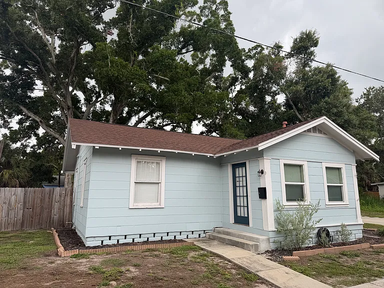 2101 Auburn St S — Photo 1