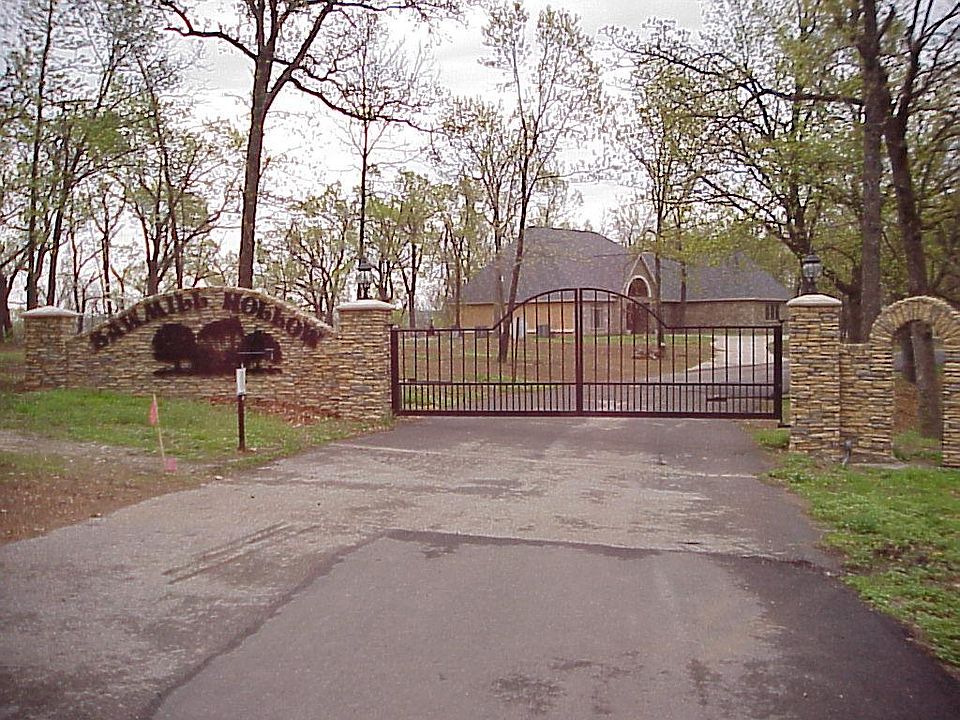 2nd image of 16 E 353rd Rd