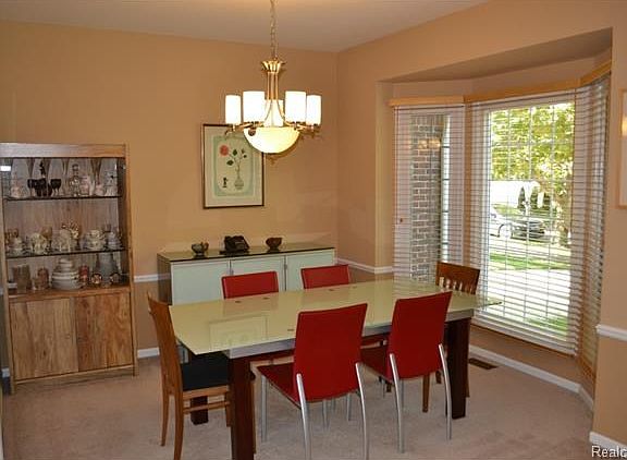 4th image of 2695 Brentwood Dr