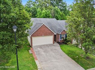 5260 Avery Woods Ln, Knoxville, TN 37921