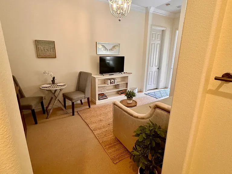 541 Lynwood Dr — Photo 6