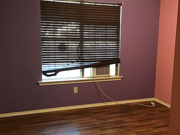 5th image of 508 N Fort Worth St