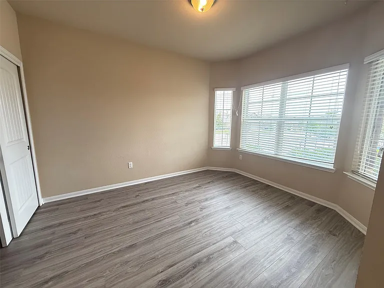 503 Libani Ln — Photo 4