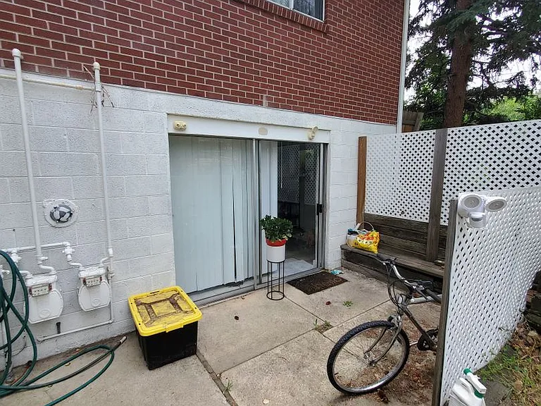 Alpine Ave (Triplex) — Photo 1