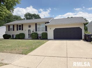 2104 Dominion Ave, Pekin, IL 61554