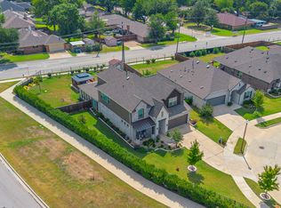 2828 Dancing Flame Dr, Denton, TX 76201