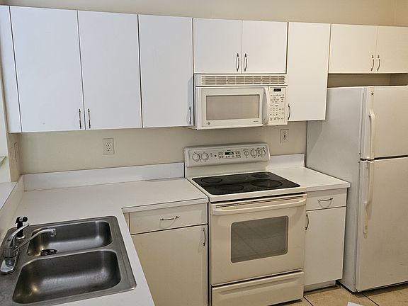 4th image of 610 Fairway Dr APT 205