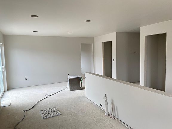3rd image of 1094 S Nevada Ave