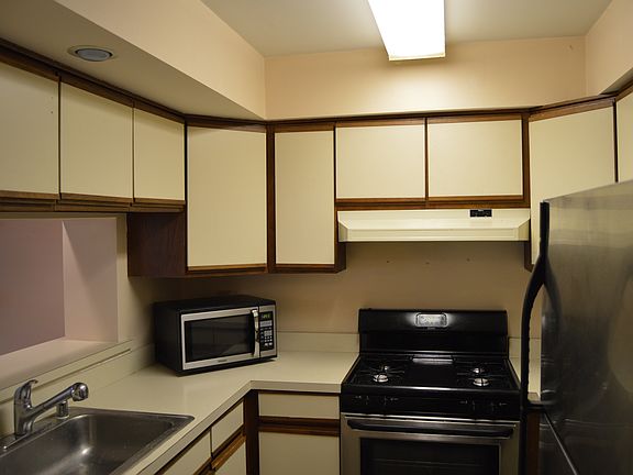 4th image of 6013 Netherton St