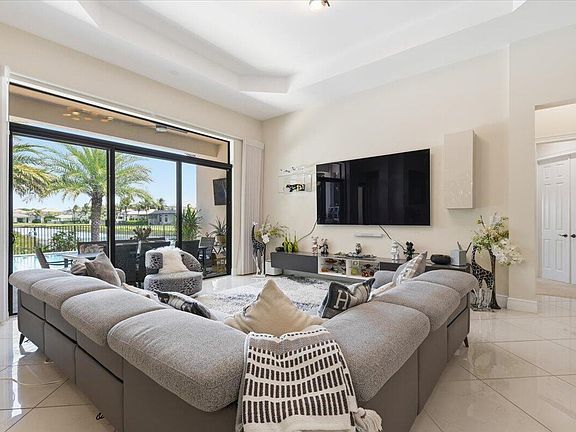 4th image of 9769 Bozzano Drive