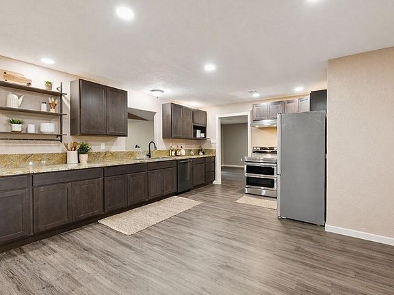 3rd image of 185 Hunters Ln