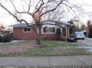 22079 Malden St, Farmington, MI 48336