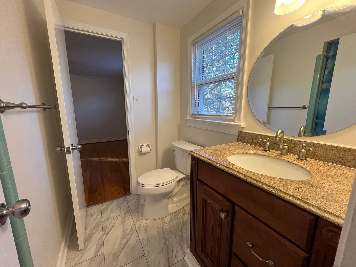 4 bed, 2.5 bath, 2182 sqft, $2,400 — Photo 4