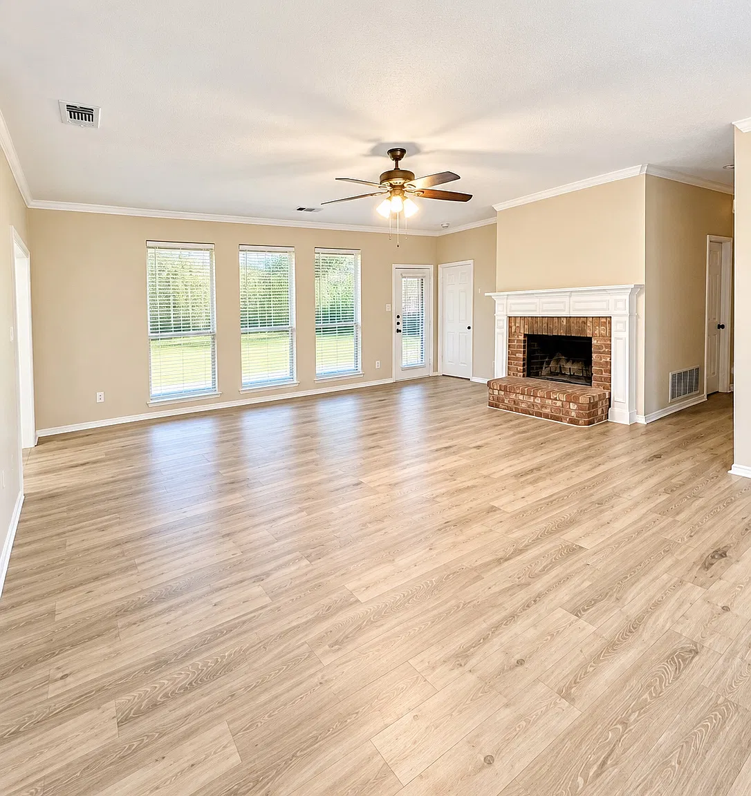4 bed, 2045 sqft, $2,225 — Photo 2