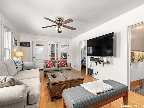 3rd image of 1002 Saint Joseph St