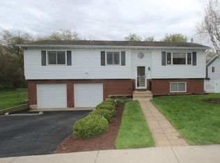 48 Briarwood Cir, Crystal Lake, IL 60014