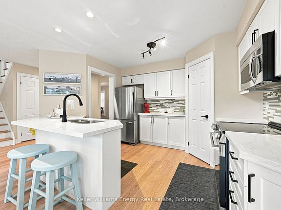3rd image of 442 Meadow St