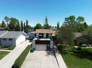 77 Iroquois Cres W, Lethbridge, AB T1K5J3