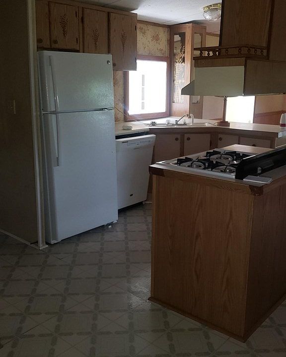 2nd image of 41 Evergreen Ln