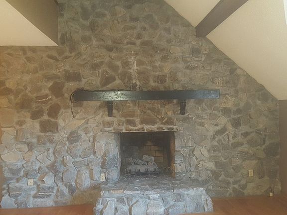 2nd image of 404 Holly Hill St