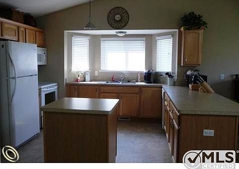 So much counter space!