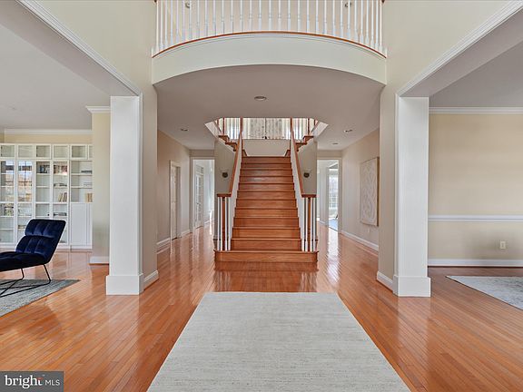 3rd image of 11911 Valley View Dr