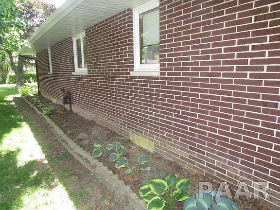 3rd image of 1414 W Brentwood Dr