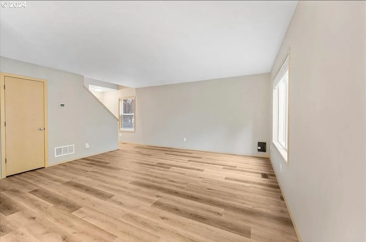 3 bed, 2.5 bath, 1450 sqft, $2,400 — Photo 4