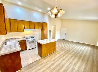 2211 Cedar Ave APT 301, Long Beach, CA 90806