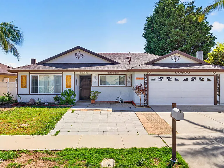 4351 Frost Dr — Photo 37