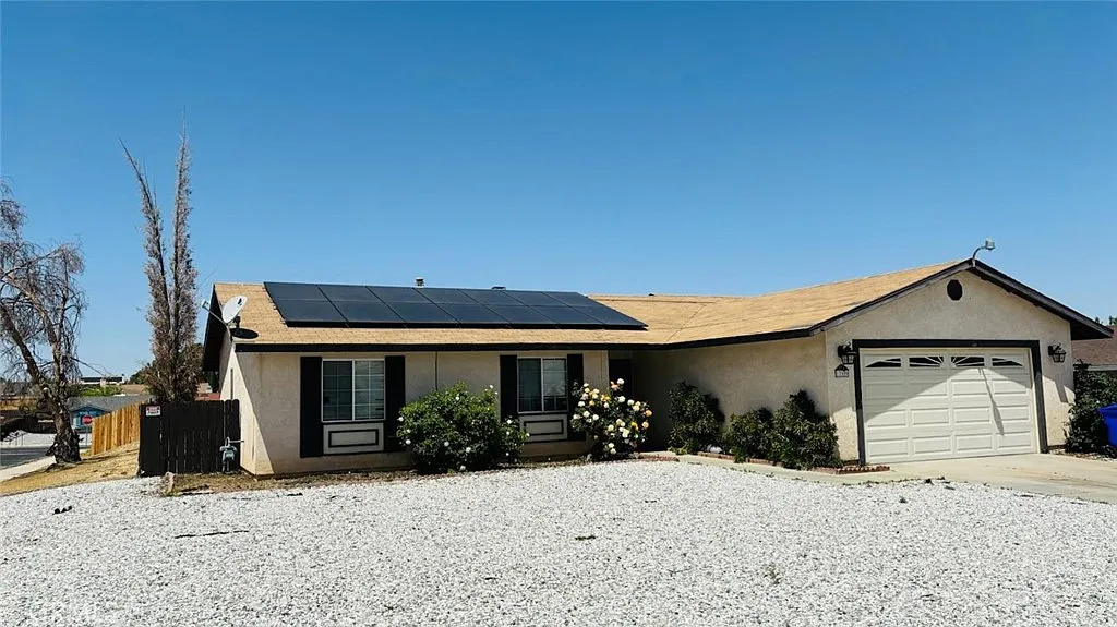 3 bed, 1354 sqft, $2,450 — Photo 1