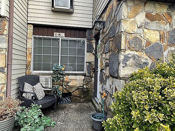 3rd image of 18A Fuller Ct
