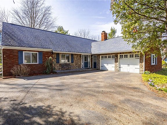 3rd image of 399 Salt Rd