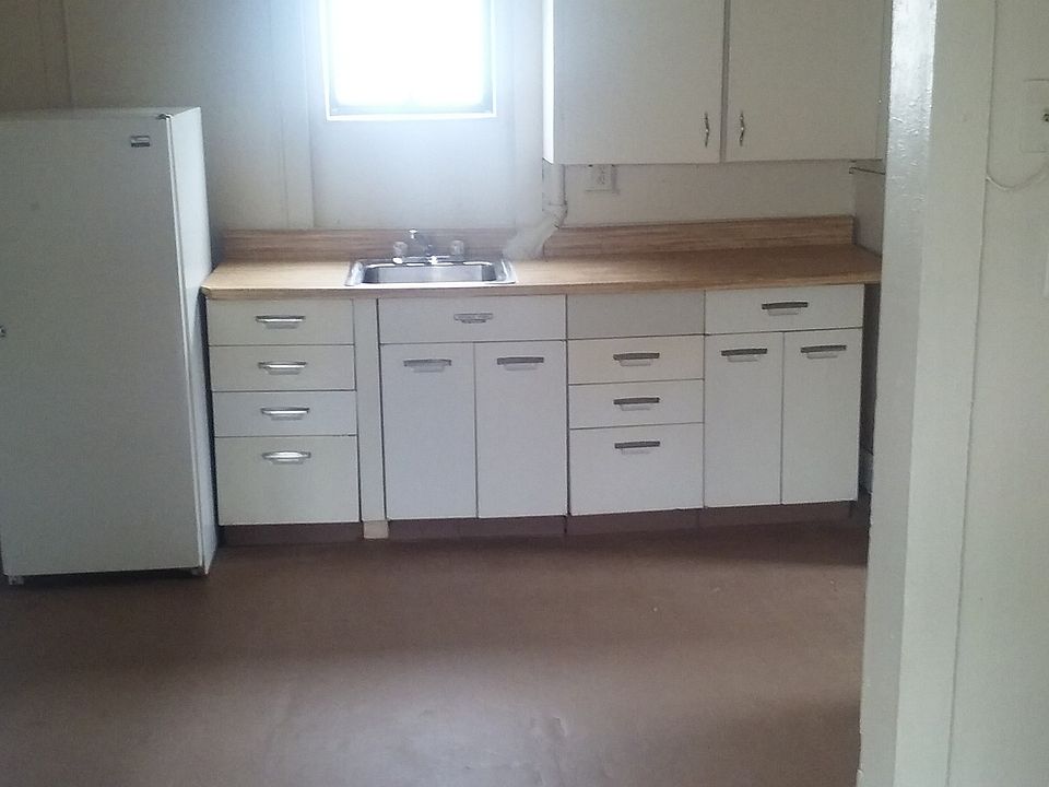 2nd image of 215 N 6th St APT 1