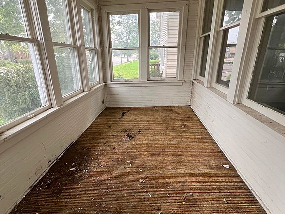 2nd image of 711 Broadway Ave