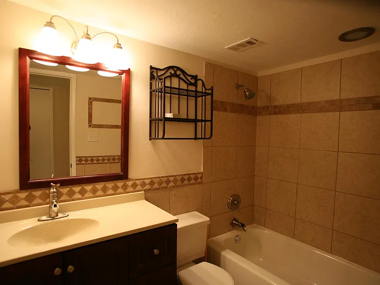 1332 Milford Dr — Photo 8
