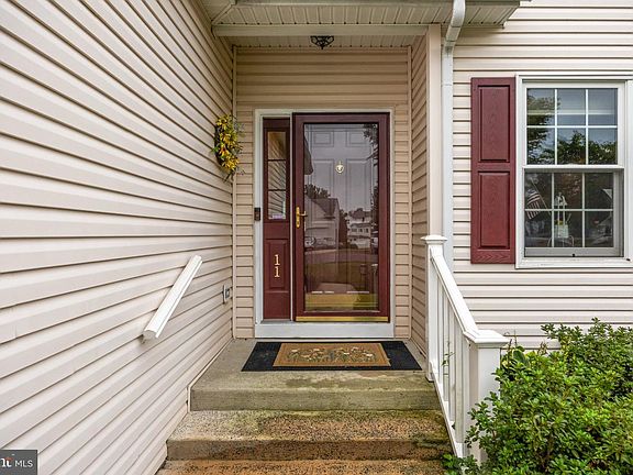 3rd image of 11 Tara Ln