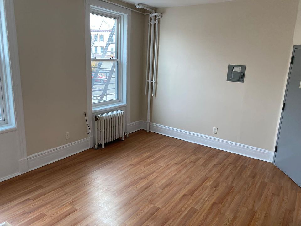 1st image of 14 Mount Vernon Ave #8