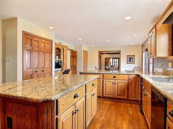 5th image of 4105 Brentwood Dr