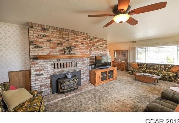 5th image of 960 Hillcrest Ct