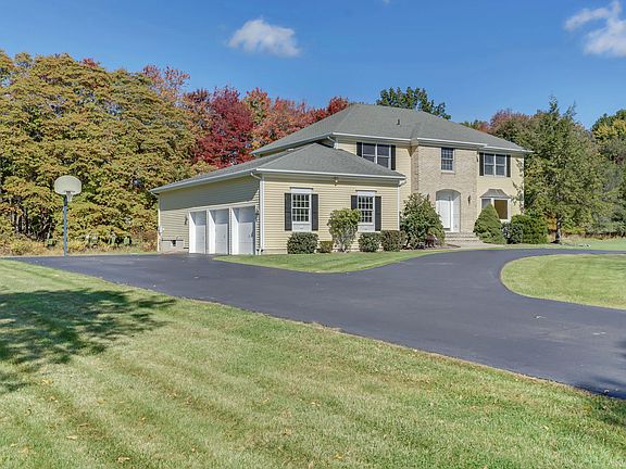 2nd image of 16 Argonne Farm Dr