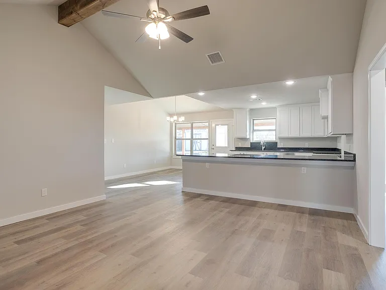 305 Bentley Dr — Photo 9