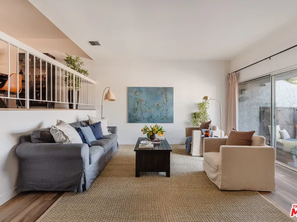 18348 Collins St Unit C, Tarzana, CA 91356