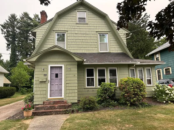 18 Pershing Ave, North East, PA 16428