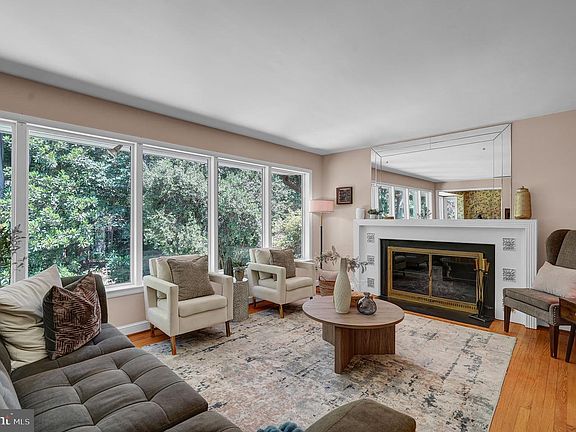 3rd image of 9233 Farnsworth Dr