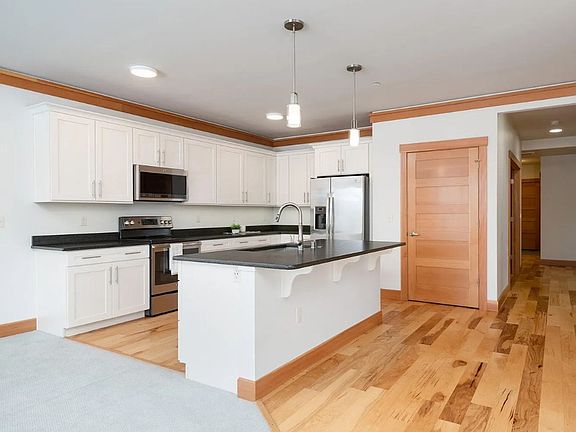 4th image of 2625 Dearborn Ave #203