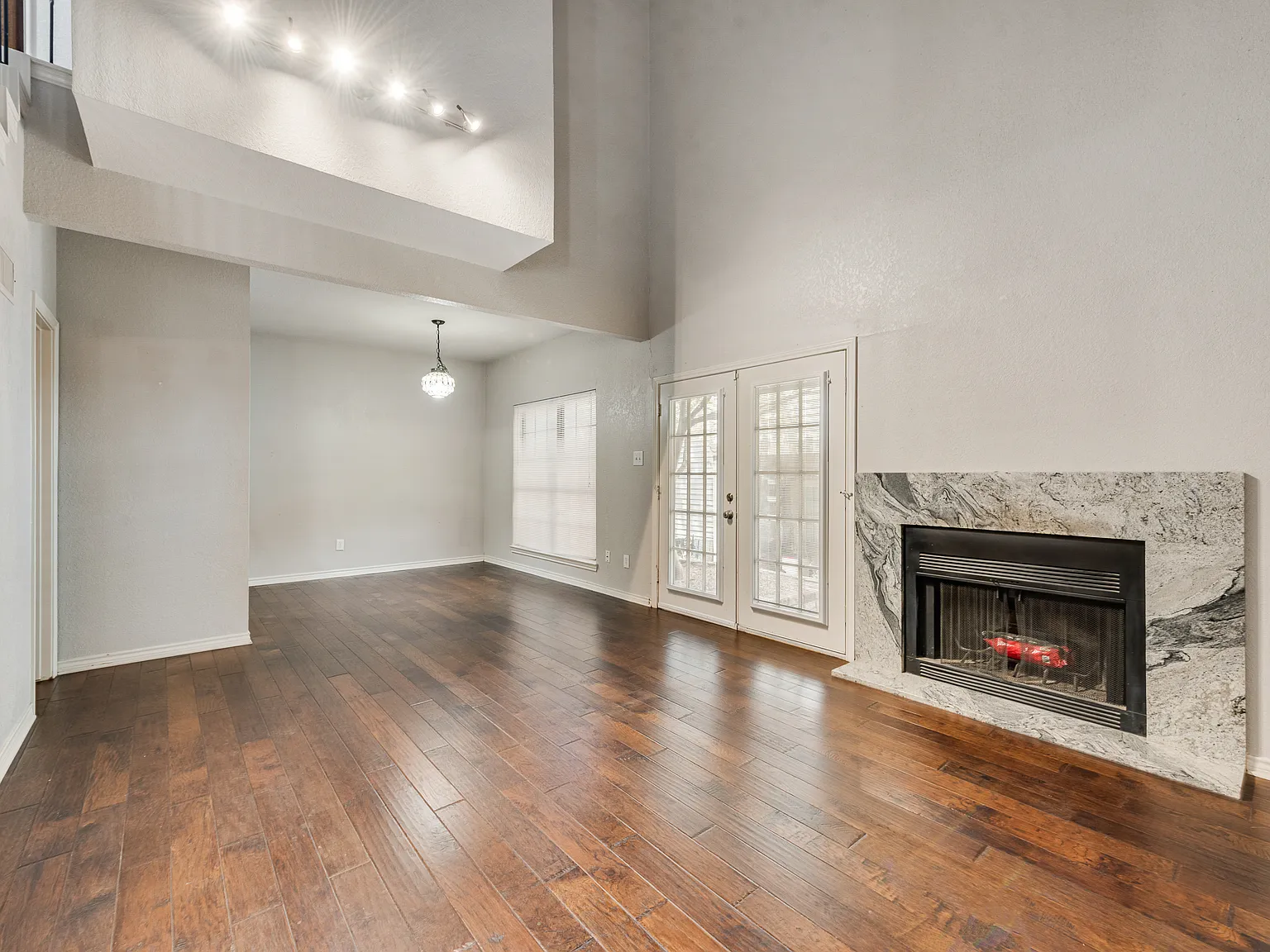 2 bed, 1059 sqft, $2,900 — Photo 2